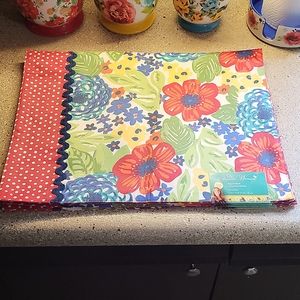 4 New Pioneer Woman (Dazzling Dahlias)  Placemats